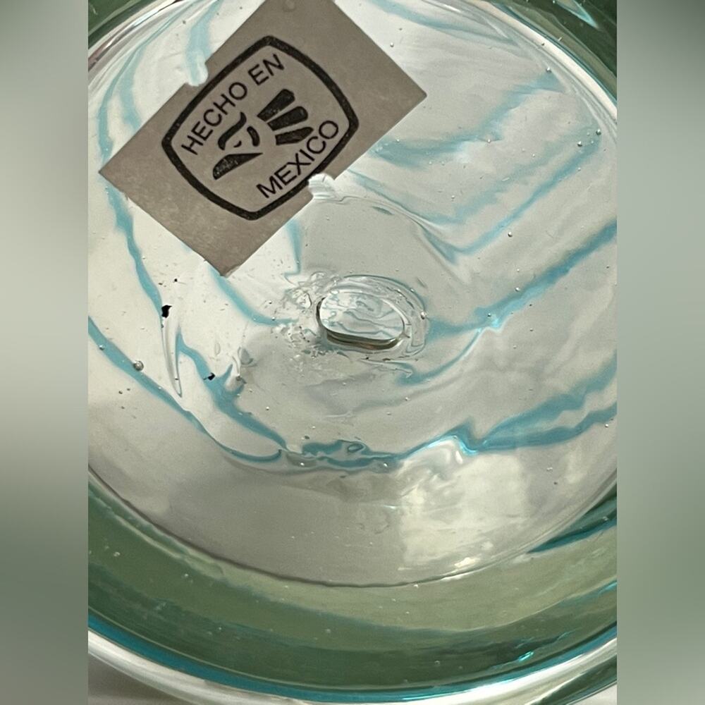 Pair‎ of Tall Handblown Glass Swirl Vases, Made in Mexico - Picture 8 of 9